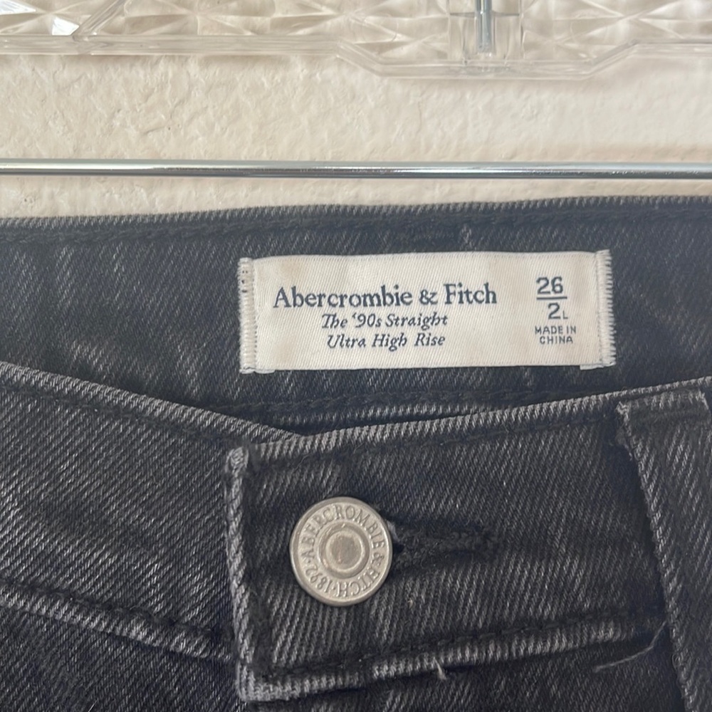 A&F 90’s Straight Ultra High Rise